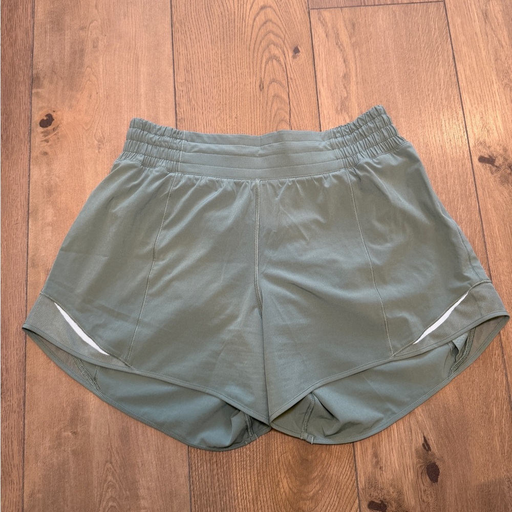 Hotty Hot Short High Rise Lined 4” in Grey Eucalyptus. Size 8